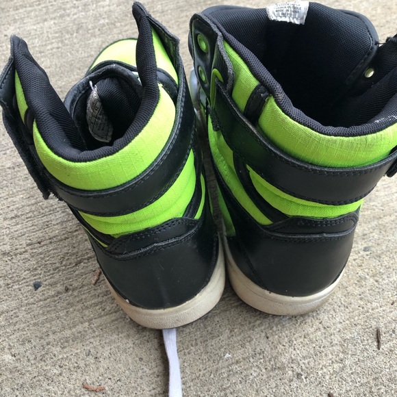 Shoe - Picture 3 of 3